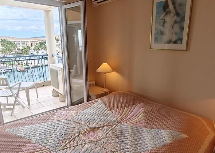 Apartment Sea View In Frejus